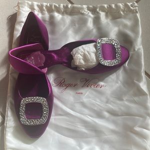 NEW Auth RV satin crystal buckle flats 38